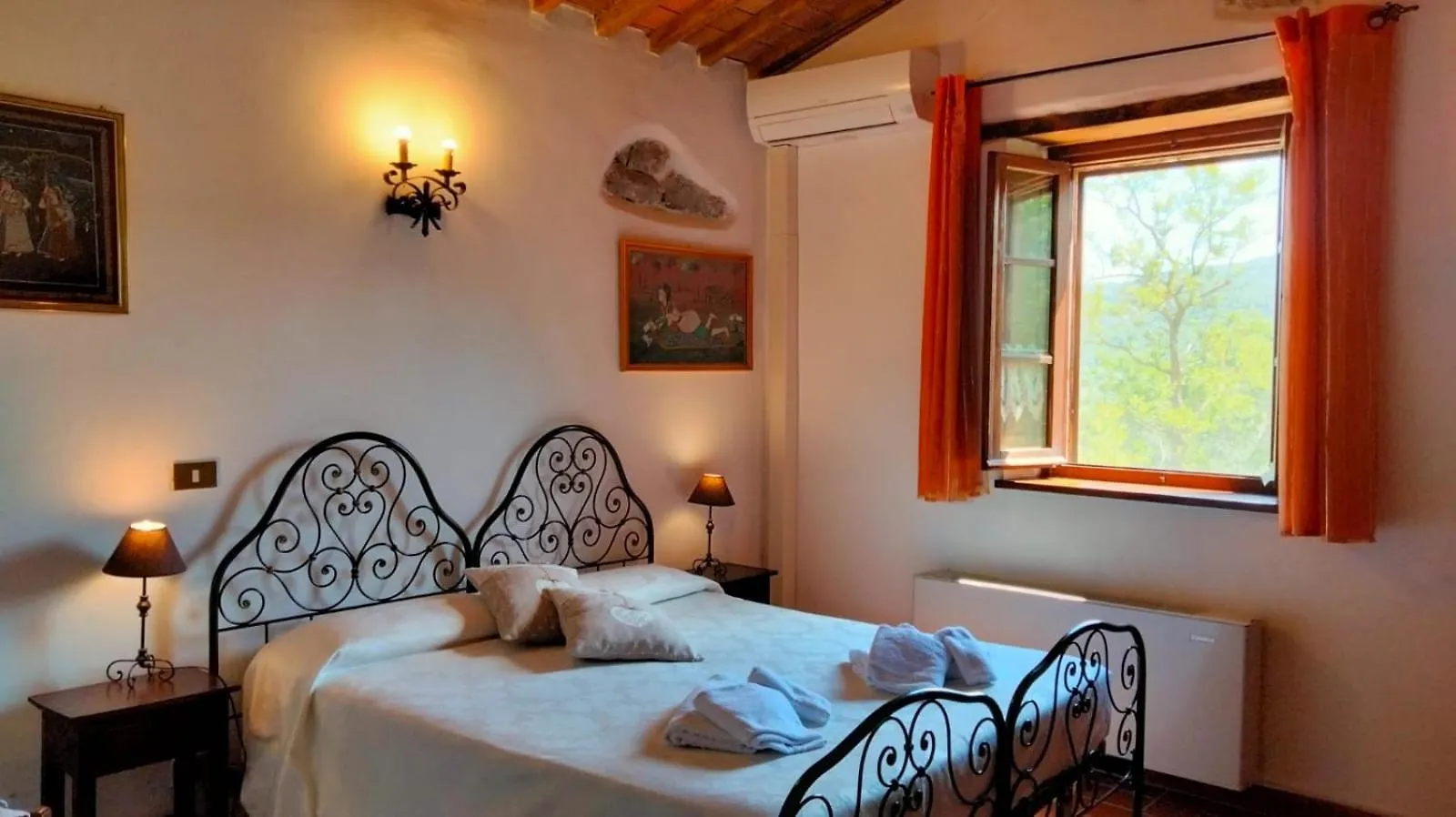 Farm stay Agriturismo Grossola Castiglione d'Orcia Italy